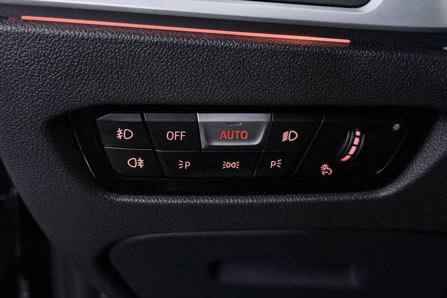 BMW 3-serie 320i High Executive (PANORAMADAK, DEALER ONDERHOUDEN, STUUR-/STOELVERWARMING, SFEERVERLICHTING)