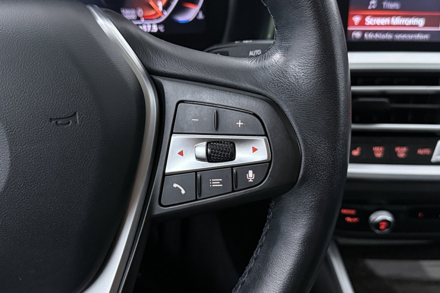 BMW 3-serie 320i High Executive (PANORAMADAK, DEALER ONDERHOUDEN, STUUR-/STOELVERWARMING, SFEERVERLICHTING)