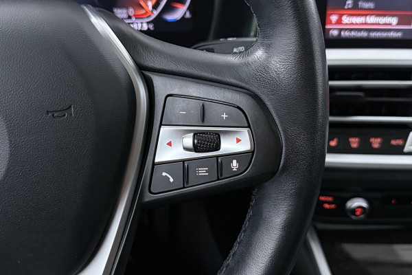 BMW 3-serie 320i High Executive (PANORAMADAK, DEALER ONDERHOUDEN, STUUR-/STOELVERWARMING, SFEERVERLICHTING)