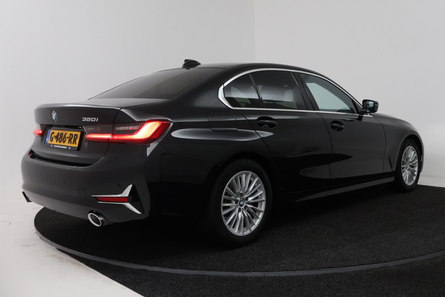 BMW 3-serie 320i High Executive (PANORAMADAK, DEALER ONDERHOUDEN, STUUR-/STOELVERWARMING, SFEERVERLICHTING)