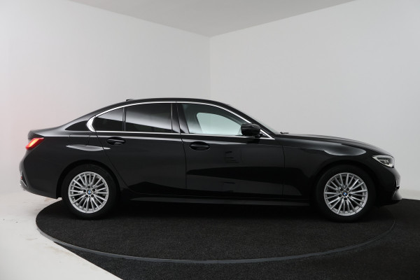 BMW 3-serie 320i High Executive (PANORAMADAK, DEALER ONDERHOUDEN, STUUR-/STOELVERWARMING, SFEERVERLICHTING)
