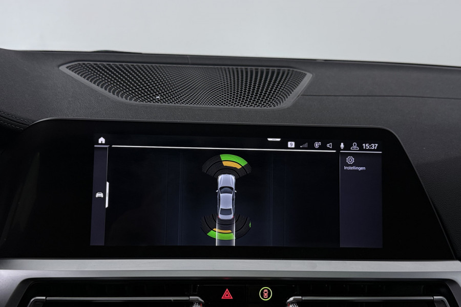 BMW 3-serie 320i High Executive (PANORAMADAK, DEALER ONDERHOUDEN, STUUR-/STOELVERWARMING, SFEERVERLICHTING)