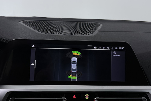 BMW 3-serie 320i High Executive (PANORAMADAK, DEALER ONDERHOUDEN, STUUR-/STOELVERWARMING, SFEERVERLICHTING)