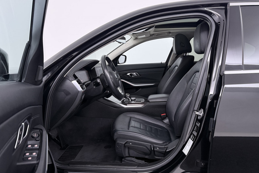 BMW 3-serie 320i High Executive (PANORAMADAK, DEALER ONDERHOUDEN, STUUR-/STOELVERWARMING, SFEERVERLICHTING)