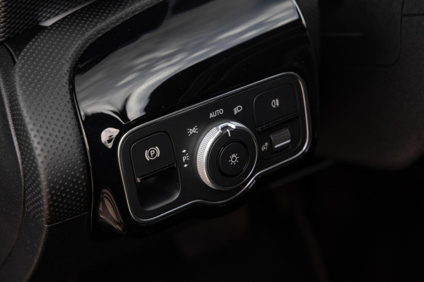 Mercedes-Benz CLA-Klasse Shooting Brake 250 e Business Solution CARPLAY / TREKHAAK / AMBIENT LIGHTING / CAMERA