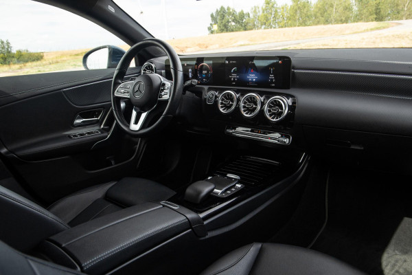 Mercedes-Benz CLA-Klasse Shooting Brake 250 e Business Solution CARPLAY / TREKHAAK / AMBIENT LIGHTING / CAMERA