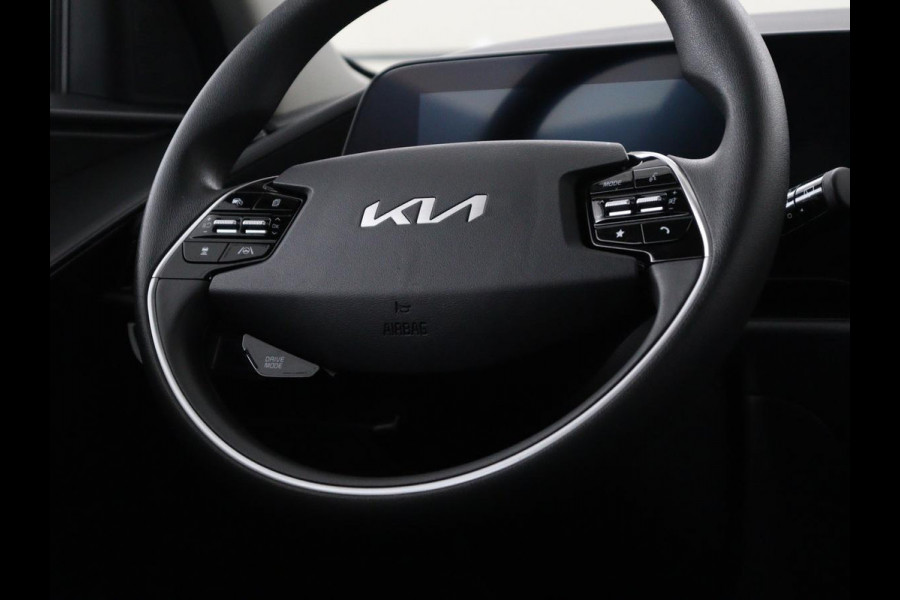 Kia Niro EV Light Edition 64.8 kWh | SOH 98,0% | Adaptive cruise | Lane assist | Carplay | Climate control | Virtueel dashboard | Camera | Park assist | Trekhaak