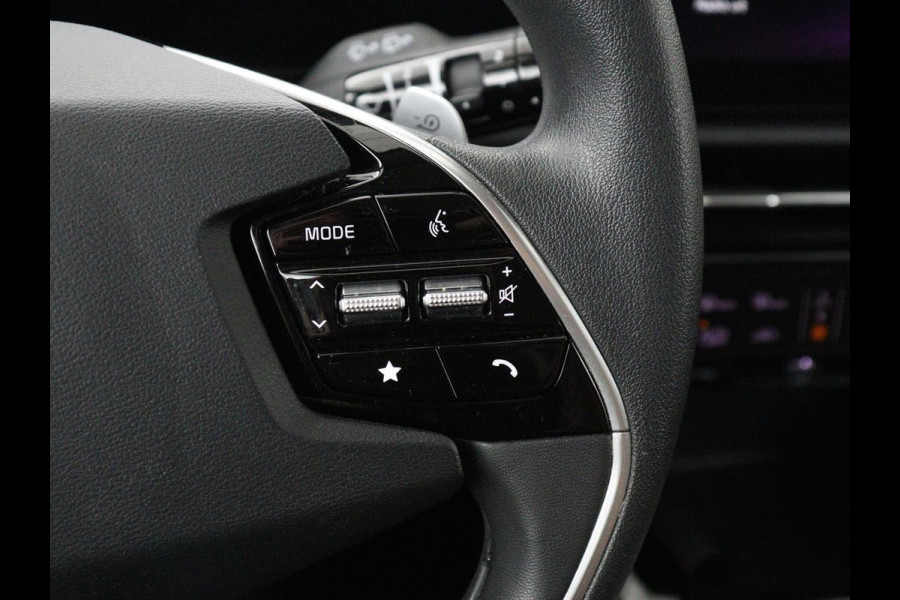 Kia Niro EV Light Edition 64.8 kWh | SOH 98,0% | Adaptive cruise | Lane assist | Carplay | Climate control | Virtueel dashboard | Camera | Park assist | Trekhaak