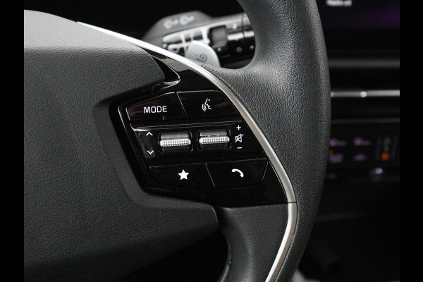 Kia Niro EV Light Edition 64.8 kWh | SOH 98,0% | Adaptive cruise | Lane assist | Carplay | Climate control | Virtueel dashboard | Camera | Park assist | Trekhaak