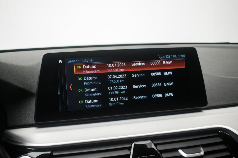 BMW 5 Serie Touring 520i High Executive Luxury Line NL-auto [ Adaptive Cruise Panoramadak Harman/Kardon El. Trekhaak 360 Camera ]