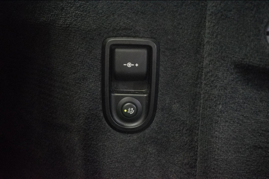 BMW 5 Serie Touring 520i High Executive Luxury Line NL-auto [ Adaptive Cruise Panoramadak Harman/Kardon El. Trekhaak 360 Camera ]