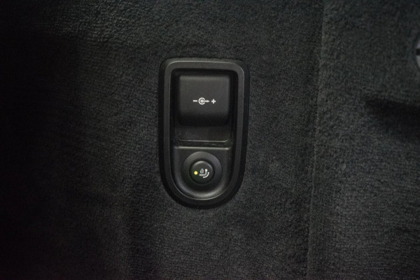 BMW 5 Serie Touring 520i High Executive Luxury Line NL-auto [ Adaptive Cruise Panoramadak Harman/Kardon El. Trekhaak 360 Camera ]