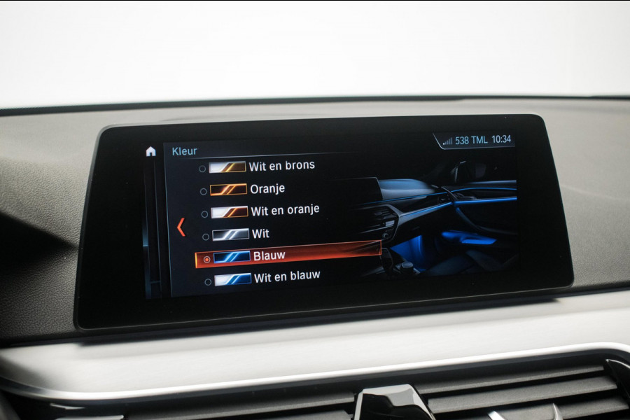 BMW 5 Serie Touring 520i High Executive Luxury Line NL-auto [ Adaptive Cruise Panoramadak Harman/Kardon El. Trekhaak 360 Camera ]