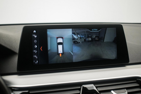 BMW 5 Serie Touring 520i High Executive Luxury Line NL-auto [ Adaptive Cruise Panoramadak Harman/Kardon El. Trekhaak 360 Camera ]