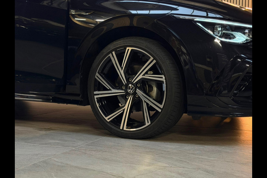 Volkswagen Golf 1.5 eTSI R-Line 3X R-Line |BTW|PANO|IQ LIGHTS|VIRTUAL|SFEERVERLICHTING|CARPLAY|CAMERA|DEALER ONDERHOUDEN|VOL!