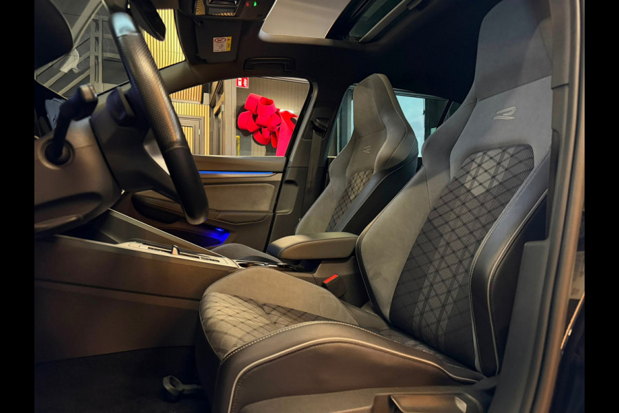 Volkswagen Golf 1.5 eTSI R-Line 3X R-Line |BTW|PANO|IQ LIGHTS|VIRTUAL|SFEERVERLICHTING|CARPLAY|CAMERA|DEALER ONDERHOUDEN|VOL!