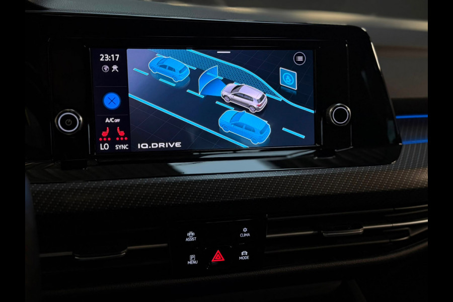 Volkswagen Golf 1.5 eTSI R-Line 3X R-Line |BTW|PANO|IQ LIGHTS|VIRTUAL|SFEERVERLICHTING|CARPLAY|CAMERA|DEALER ONDERHOUDEN|VOL!