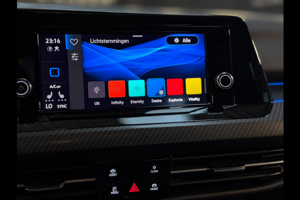 Volkswagen Golf 1.5 eTSI R-Line 3X R-Line |BTW|PANO|IQ LIGHTS|VIRTUAL|SFEERVERLICHTING|CARPLAY|CAMERA|DEALER ONDERHOUDEN|VOL!