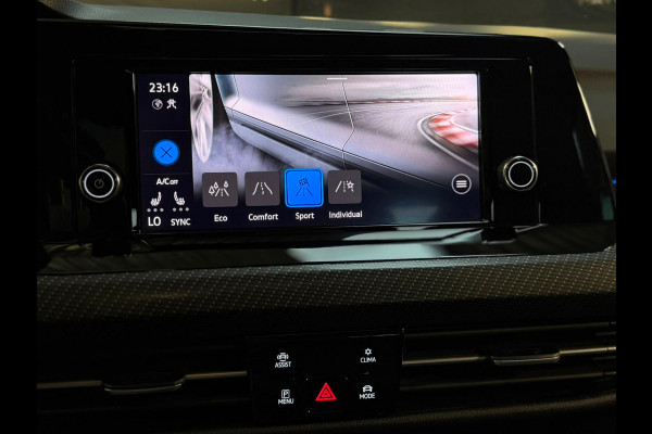 Volkswagen Golf 1.5 eTSI R-Line 3X R-Line |BTW|PANO|IQ LIGHTS|VIRTUAL|SFEERVERLICHTING|CARPLAY|CAMERA|DEALER ONDERHOUDEN|VOL!