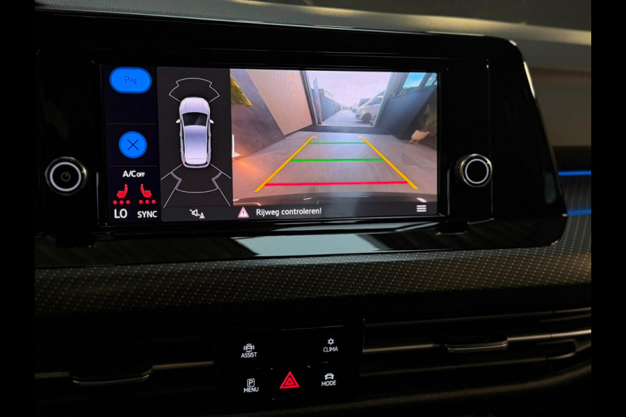 Volkswagen Golf 1.5 eTSI R-Line 3X R-Line |BTW|PANO|IQ LIGHTS|VIRTUAL|SFEERVERLICHTING|CARPLAY|CAMERA|DEALER ONDERHOUDEN|VOL!