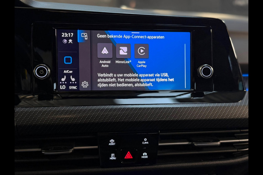 Volkswagen Golf 1.5 eTSI R-Line 3X R-Line |BTW|PANO|IQ LIGHTS|VIRTUAL|SFEERVERLICHTING|CARPLAY|CAMERA|DEALER ONDERHOUDEN|VOL!