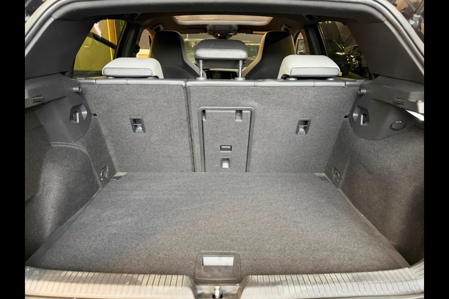Volkswagen Golf 1.5 eTSI R-Line 3X R-Line |BTW|PANO|IQ LIGHTS|VIRTUAL|SFEERVERLICHTING|CARPLAY|CAMERA|DEALER ONDERHOUDEN|VOL!