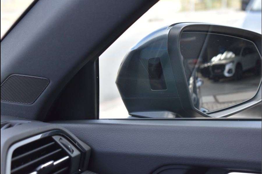 Audi Q3 45 TFSI e S-Line 245 Pk SOH 88% Leder/Stof Navi Camera Sfeerverlichting Keyless 20 Inch