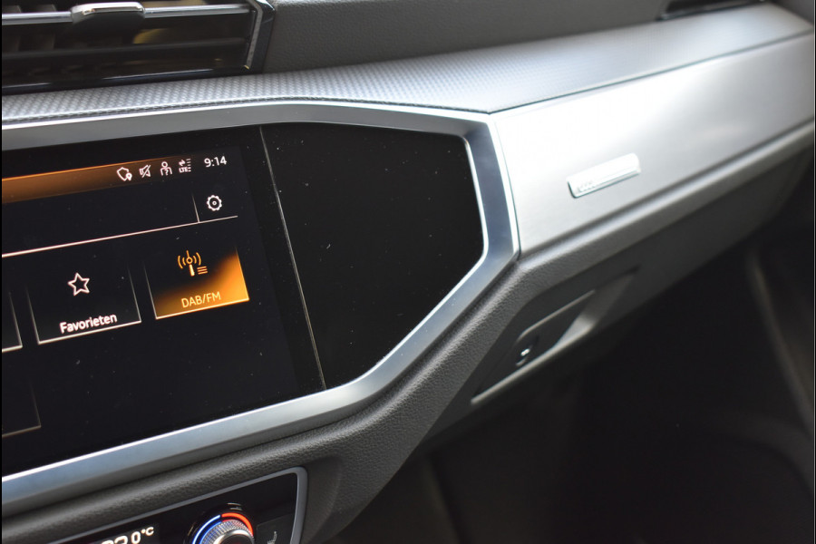 Audi Q3 45 TFSI e S-Line 245 Pk SOH 88% Leder/Stof Navi Camera Sfeerverlichting Keyless 20 Inch