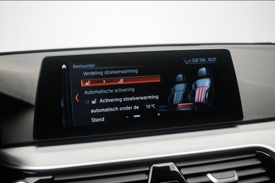 BMW 5 Serie Touring 520i High Executive Luxury Line NL-auto [ Adaptive Cruise Panoramadak Harman/Kardon El. Trekhaak 360 Camera ]