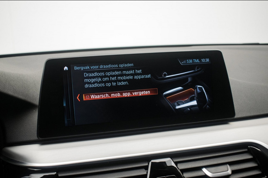 BMW 5 Serie Touring 520i High Executive Luxury Line NL-auto [ Adaptive Cruise Panoramadak Harman/Kardon El. Trekhaak 360 Camera ]