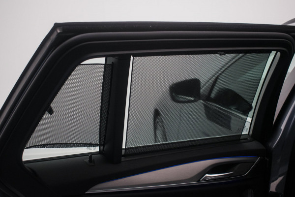 BMW 5 Serie Touring 520i High Executive Luxury Line NL-auto [ Adaptive Cruise Panoramadak Harman/Kardon El. Trekhaak 360 Camera ]
