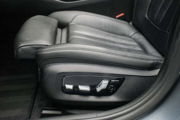 BMW 5 Serie Touring 520i High Executive Luxury Line NL-auto [ Adaptive Cruise Panoramadak Harman/Kardon El. Trekhaak 360 Camera ]