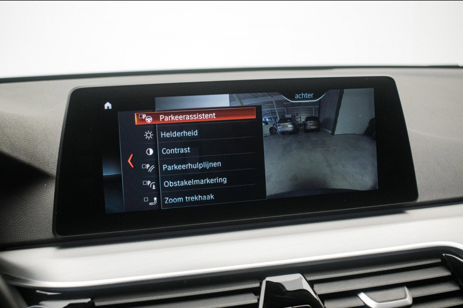 BMW 5 Serie Touring 520i High Executive Luxury Line NL-auto [ Adaptive Cruise Panoramadak Harman/Kardon El. Trekhaak 360 Camera ]