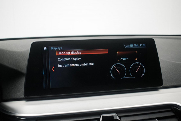 BMW 5 Serie Touring 520i High Executive Luxury Line NL-auto [ Adaptive Cruise Panoramadak Harman/Kardon El. Trekhaak 360 Camera ]