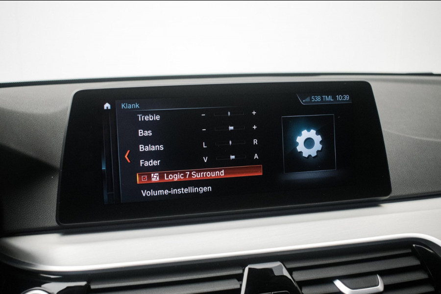 BMW 5 Serie Touring 520i High Executive Luxury Line NL-auto [ Adaptive Cruise Panoramadak Harman/Kardon El. Trekhaak 360 Camera ]