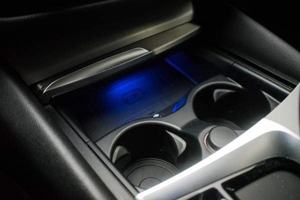 BMW 5 Serie Touring 520i High Executive Luxury Line NL-auto [ Adaptive Cruise Panoramadak Harman/Kardon El. Trekhaak 360 Camera ]