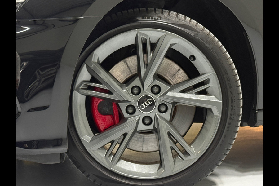 Audi A3 Sportback 45 TFSI e S edition Competition |Pano| 245 PK |B&O| S Stoelen | 18” | Rood Remklauwen | Camera