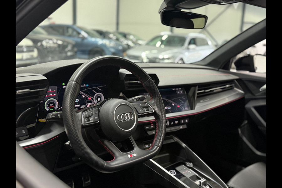 Audi A3 Sportback 45 TFSI e S edition Competition |Pano| 245 PK |B&O| S Stoelen | 18” | Rood Remklauwen | Camera