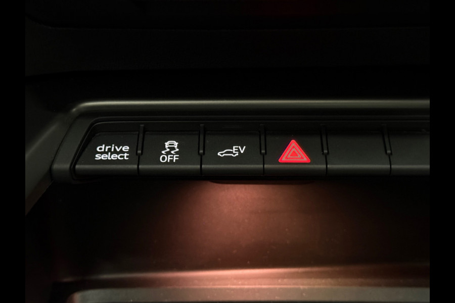 Audi A3 Sportback 45 TFSI e S edition Competition |Pano| 245 PK |B&O| S Stoelen | 18” | Rood Remklauwen | Camera