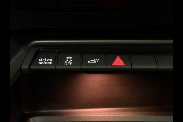 Audi A3 Sportback 45 TFSI e S edition Competition |Pano| 245 PK |B&O| S Stoelen | 18” | Rood Remklauwen | Camera