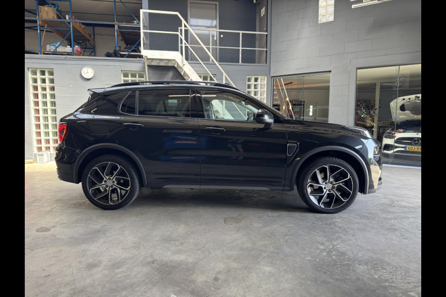 Lynk & Co 01 BLACK PACK BTW-PANO-TREKHAAK-360