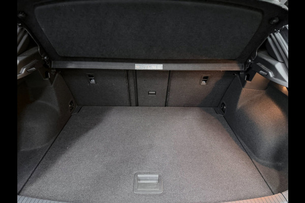 Volkswagen T-Roc 1.5 TSI Sport 2X R-LINE PANO/V-COCKPIT/LED/CAM/ADAPT-CRUISE/DAB/CARPLAY///
