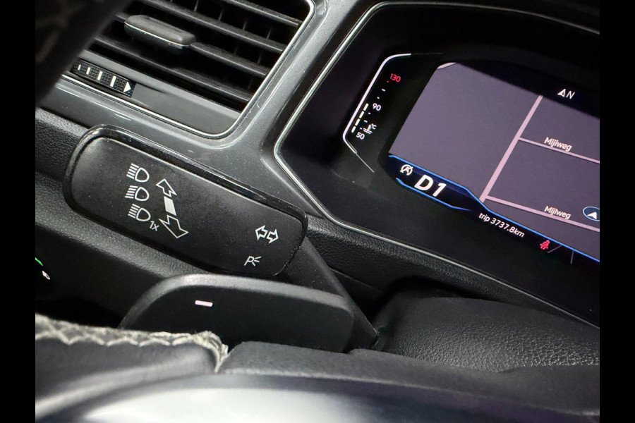Volkswagen T-Roc 1.5 TSI Sport 2X R-LINE PANO/V-COCKPIT/LED/CAM/ADAPT-CRUISE/DAB/CARPLAY///