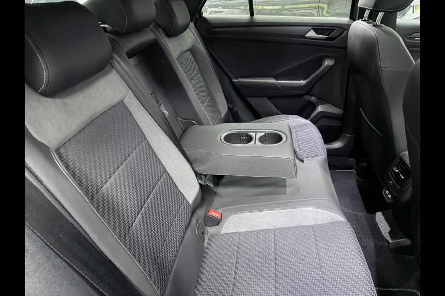 Volkswagen T-Roc 1.5 TSI Sport 2X R-LINE PANO/V-COCKPIT/LED/CAM/ADAPT-CRUISE/DAB/CARPLAY///