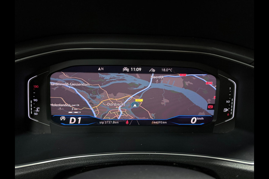 Volkswagen T-Roc 1.5 TSI Sport 2X R-LINE PANO/V-COCKPIT/LED/CAM/ADAPT-CRUISE/DAB/CARPLAY///