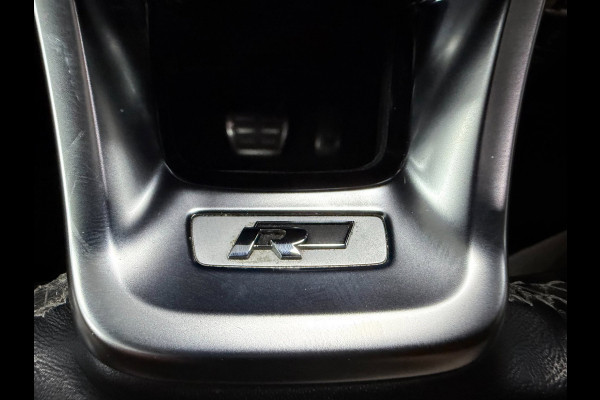 Volkswagen T-Roc 1.5 TSI Sport 2X R-LINE PANO/V-COCKPIT/LED/CAM/ADAPT-CRUISE/DAB/CARPLAY///