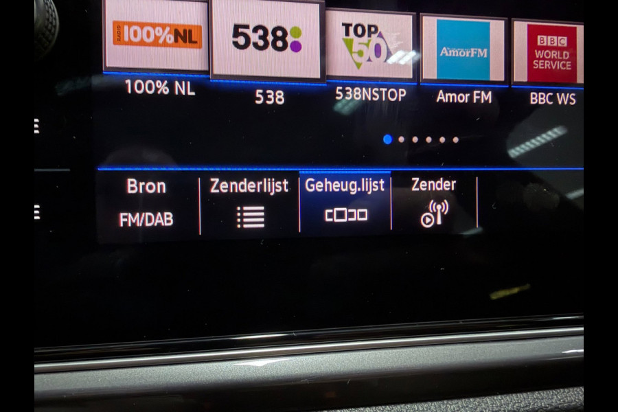 Volkswagen T-Roc 1.5 TSI Sport 2X R-LINE PANO/V-COCKPIT/LED/CAM/ADAPT-CRUISE/DAB/CARPLAY///