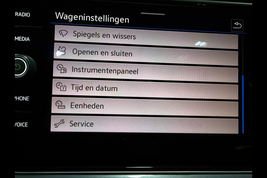 Volkswagen T-Roc 1.5 TSI Sport 2X R-LINE PANO/V-COCKPIT/LED/CAM/ADAPT-CRUISE/DAB/CARPLAY///