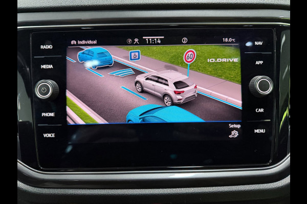 Volkswagen T-Roc 1.5 TSI Sport 2X R-LINE PANO/V-COCKPIT/LED/CAM/ADAPT-CRUISE/DAB/CARPLAY///