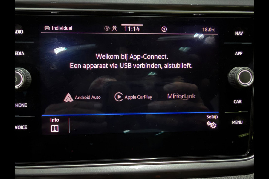 Volkswagen T-Roc 1.5 TSI Sport 2X R-LINE PANO/V-COCKPIT/LED/CAM/ADAPT-CRUISE/DAB/CARPLAY///